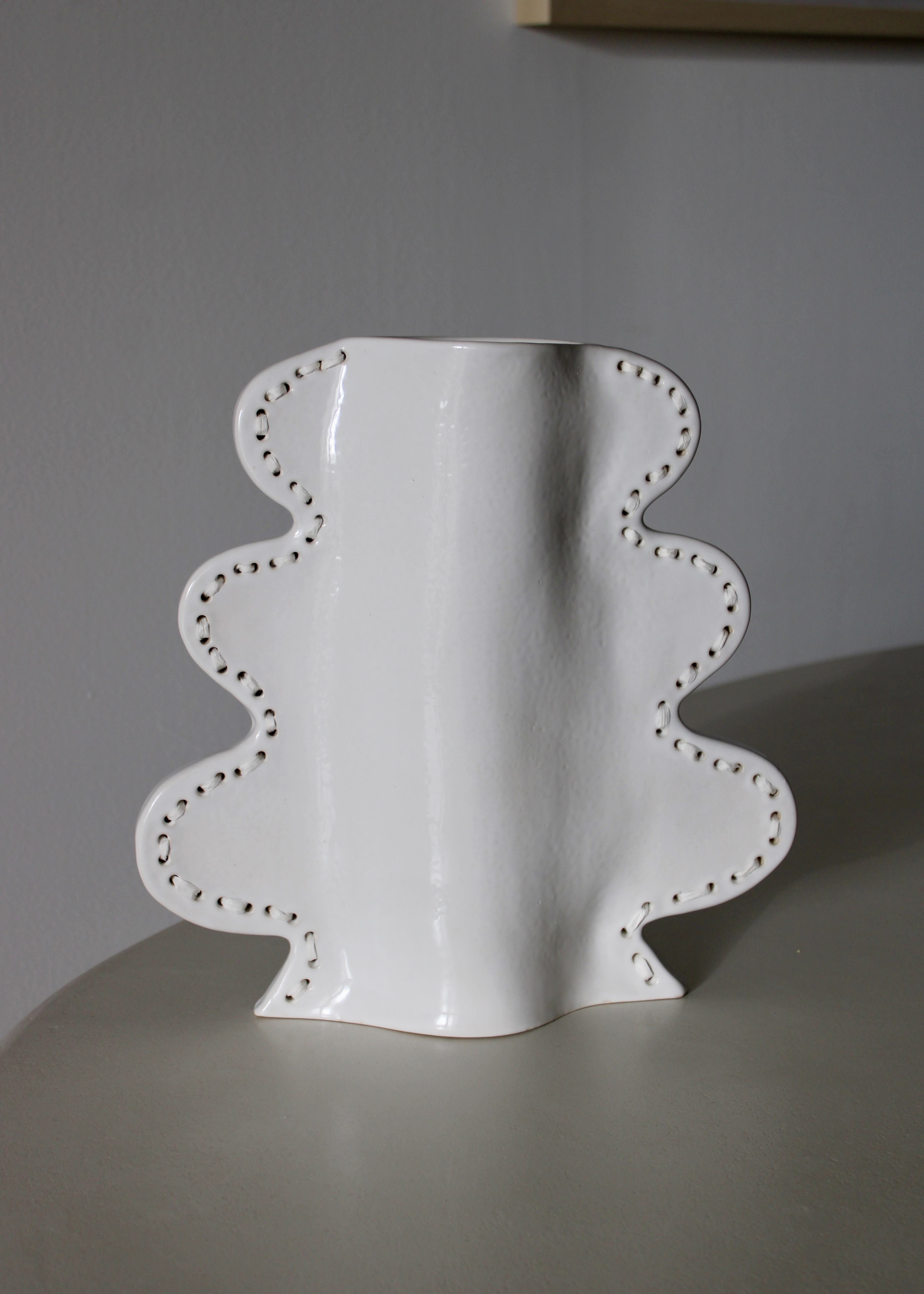 Contour No. 01 Vase view 1