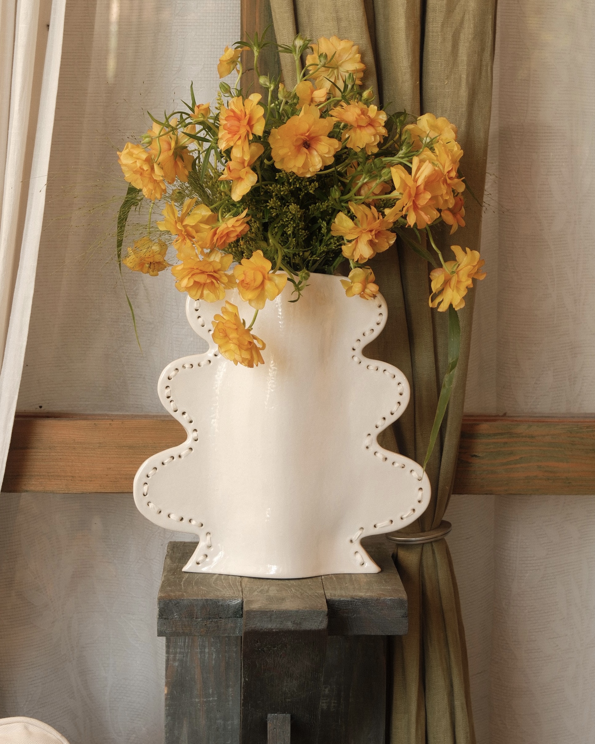 Contour No. 01 Vase view 2